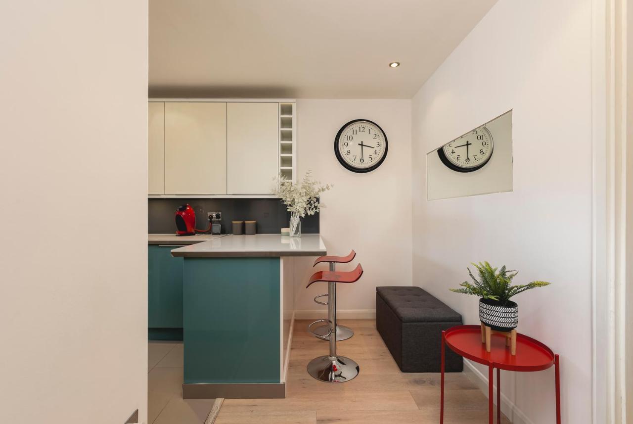 Just 20 Mins From Buckingham Palace! Appartamento *