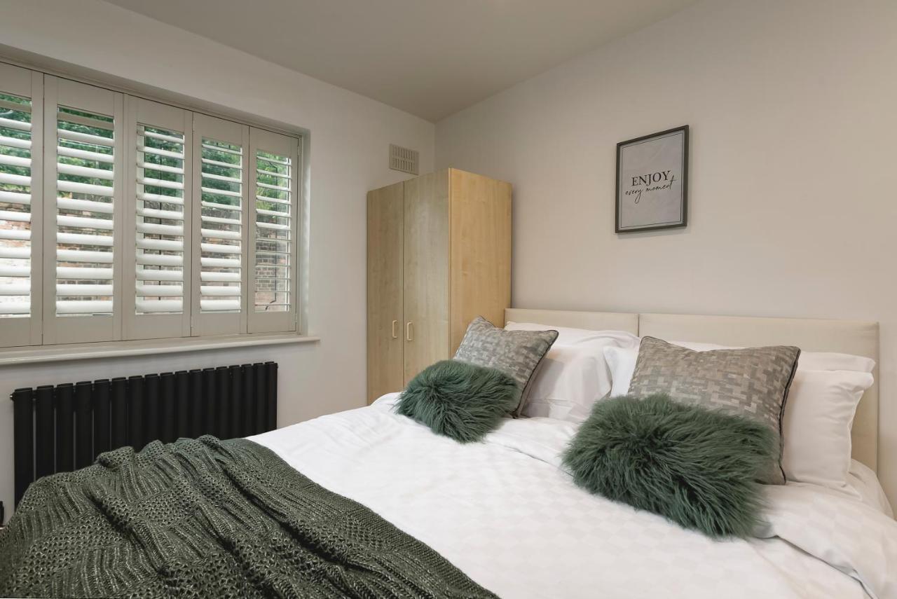 Just 20 Mins From Buckingham Palace! Appartamento *