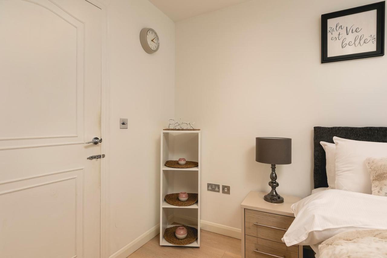 Just 20 Mins From Buckingham Palace! Appartamento